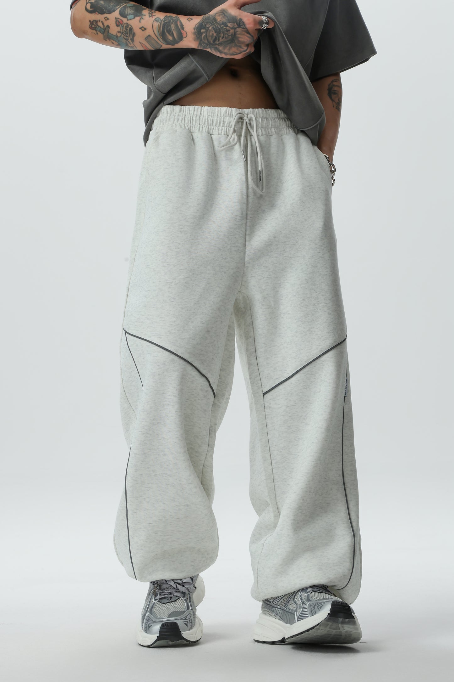 Men's Skinny Pants for Autumn and Winter, Trendy Sportswear Pants, Men's Loose and Casual Pants with Light Strips, Versatile Sweatpants