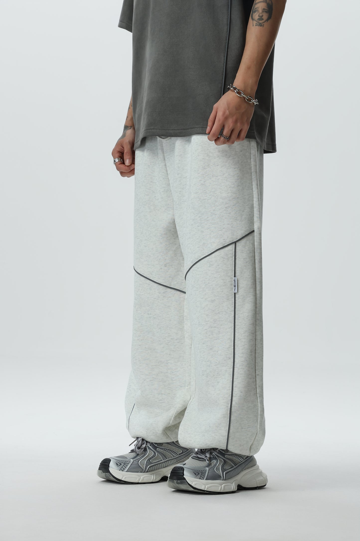 Men's Skinny Pants for Autumn and Winter, Trendy Sportswear Pants, Men's Loose and Casual Pants with Light Strips, Versatile Sweatpants