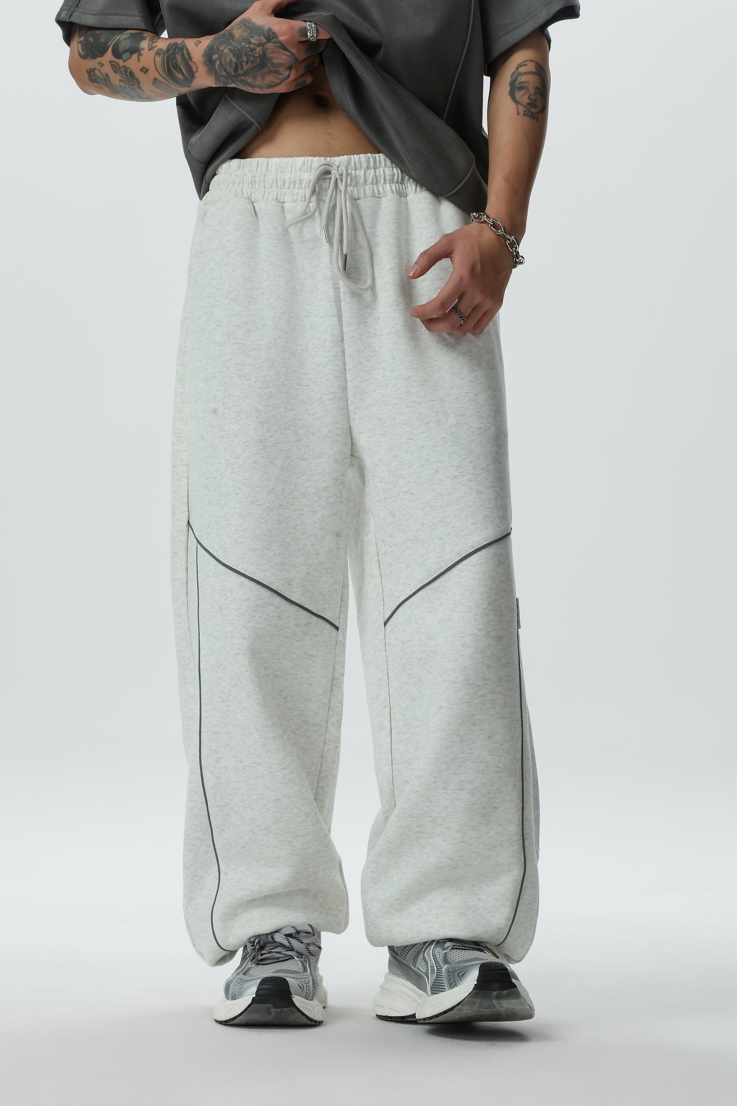 Men's Skinny Pants for Autumn and Winter, Trendy Sportswear Pants, Men's Loose and Casual Pants with Light Strips, Versatile Sweatpants